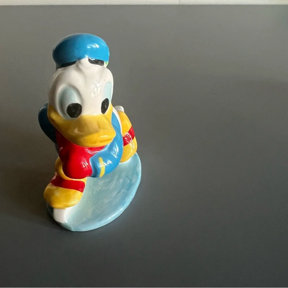 Vintage‎ Disney Ice Skating Donal Duck Ceramic Japan Christmas